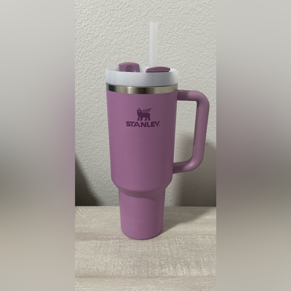 Stanley Cup- Lilac The Quencher H2.0 Flowstate Tumbler